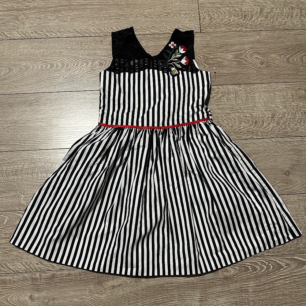 This dress perfect for holiday.
